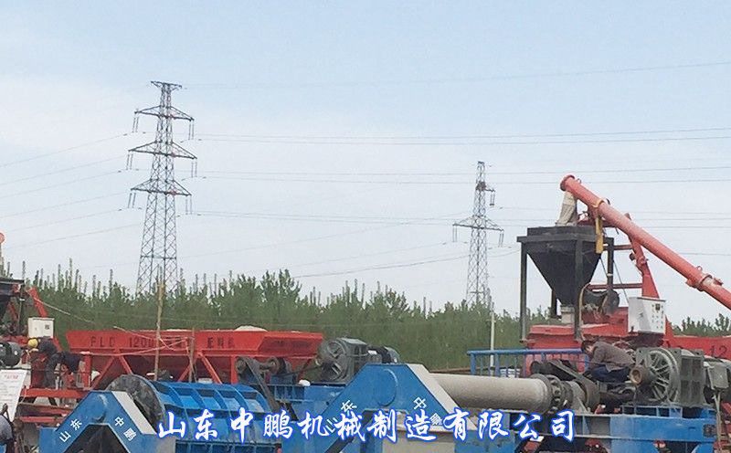 懸（xuán）輥式水泥製管機
